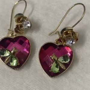 🆕💞Just In...Betsey Johnson Drop Heart & Dragonfly with Flower.
